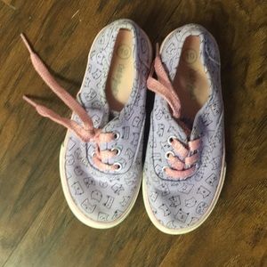 Cat and Jack cat tennis shoes